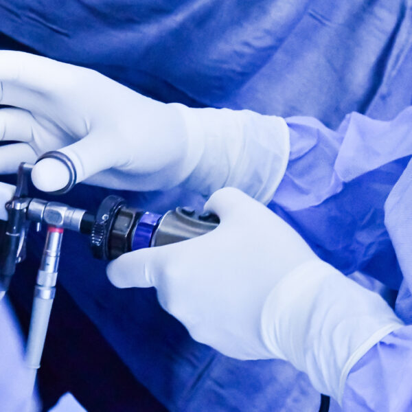 Chirurgie orthopédique à Constantine en Algérie à la Clinique Naoufel, interventions sous endoscopie, prothèses et traumatologie